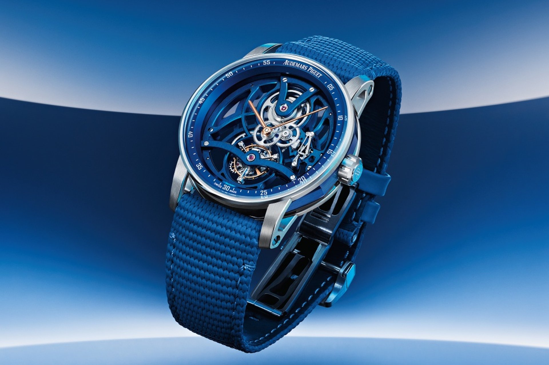 藍陶瓷與白K金交織的鏤空之舞：愛彼CODE 11.59系列鏤空陀飛輪腕錶