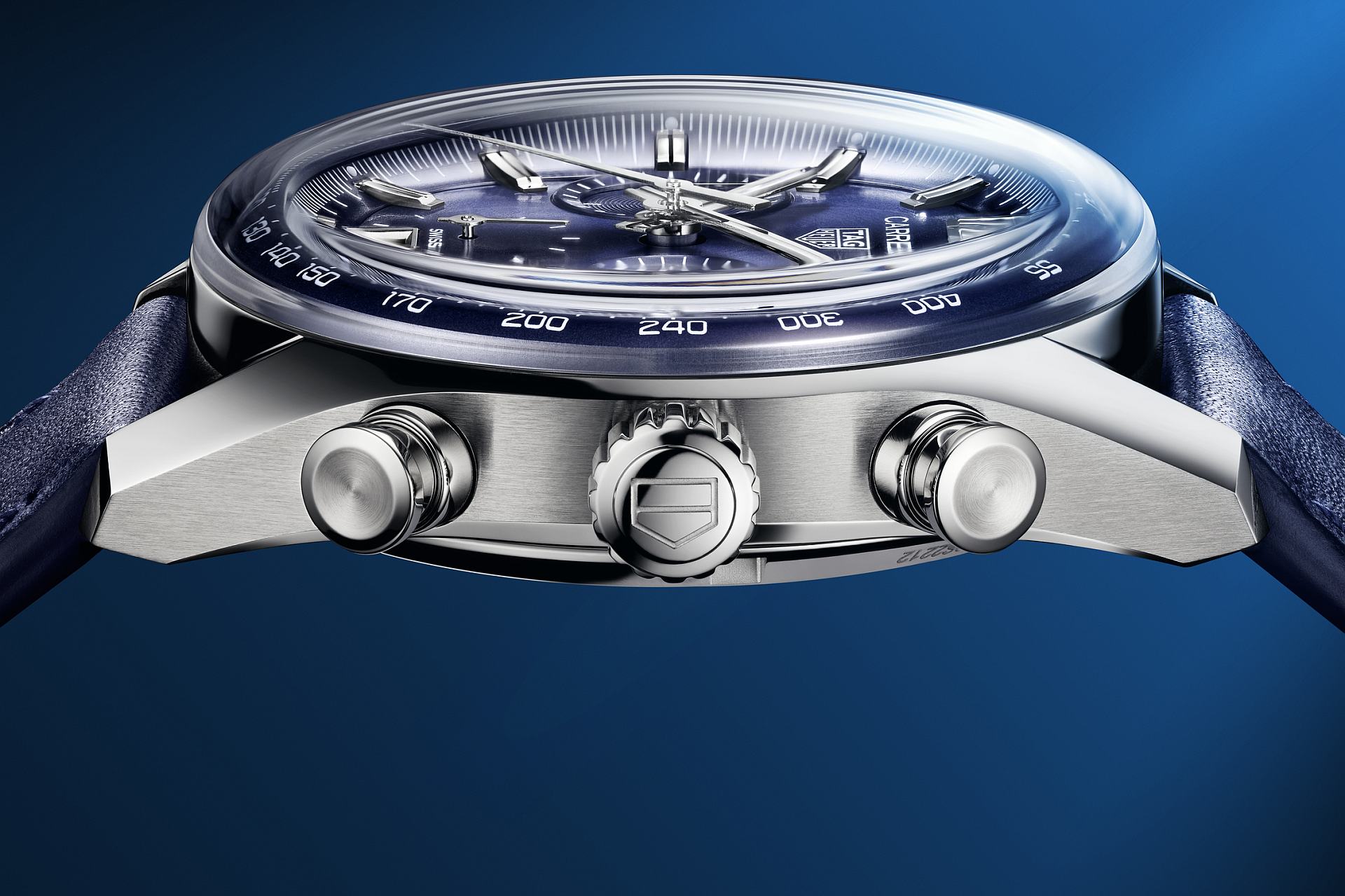 【W&W 2023】Carrera 60年紀念，豪雅推出Carrera Glassbox拱形計時腕錶與陀飛輪計時錶